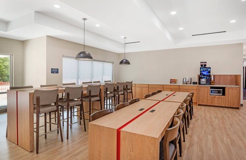 Bermuda Hotel | Candlewood Suites Chester Richmond by IHG