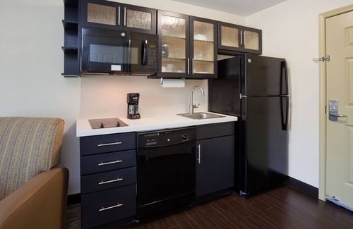 Dickinson Hotel | Candlewood Suites Dickinson ND by IHG