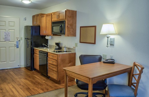 Central Business District Hotel | Candlewood Suites Downtown by IHG