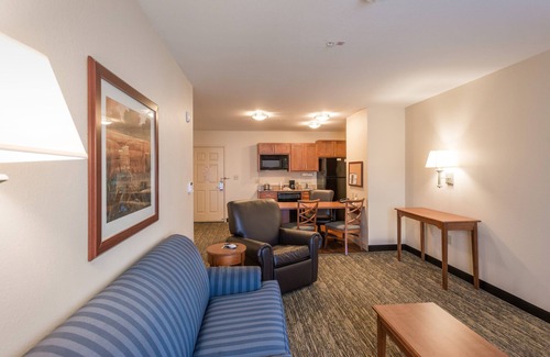 Central Business District Hotel | Candlewood Suites Downtown by IHG