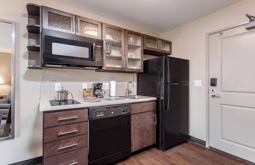 Eau Claire Hotel | Candlewood Suites Eau Claire I-94 by IHG