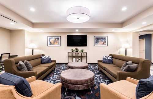 Eau Claire Hotel | Candlewood Suites Eau Claire I-94 by IHG