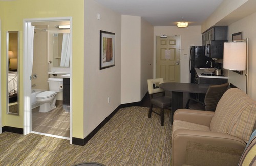 Eugene Hotel | Candlewood Suites Eugene Springfield by IHG