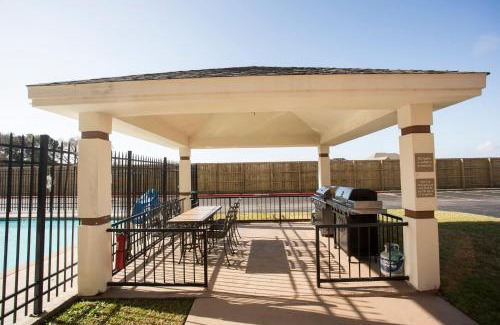 Nederland Hotel | Candlewood Suites Port Arthur/Nederland by IHG