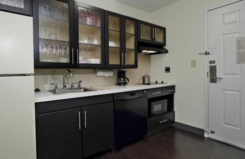 Rogers Hotel | Candlewood Suites Rogers-Bentonville by IHG