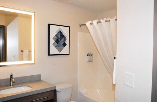 Tallahassee Hotel | Candlewood Suites Tallahassee by IHG