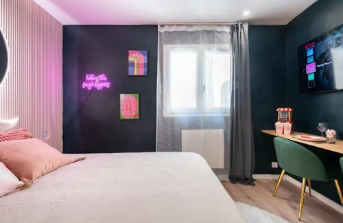 Les Grands Carmes Apartment | Candy Room