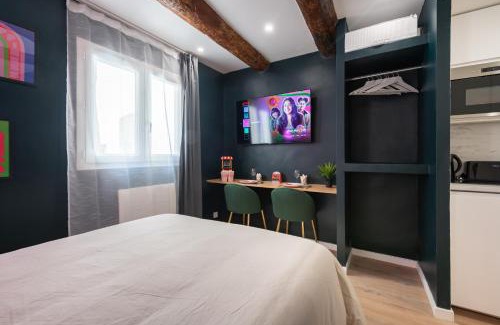 Les Grands Carmes Apartment | Candy Room