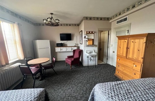Downtown Dubuque Hotel | Canfield Hotel