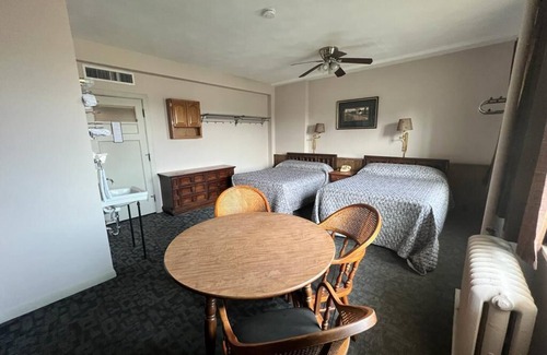 Downtown Dubuque Hotel | Canfield Hotel