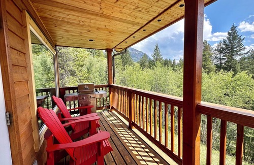 Canmore Cabin | Canmore Alpine Hostel - Alpine Club of Canada