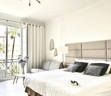 Cannes City Centre Apartment | Cannes Croisette - Studio Palais Miramar - Across the Beach - Next to Carlton Hotel