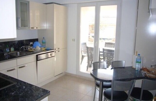 Le Suquet Villa | Cannes luxury villa 4 BR 4 bath WiFi AC Close to sea & centre Pool calm & secure