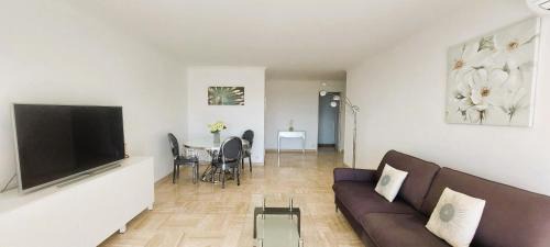 La Croix des Gardes Apartment | Cannes - Sea View- Swimming Pool - Parking - Beach