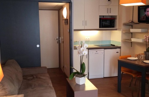 Cannes Old Town Apartment | CANNES SUQUET FILM FESTIVALS PALAIS, CROISETTE , BEACHES AT 50M + TERRACE & POOL