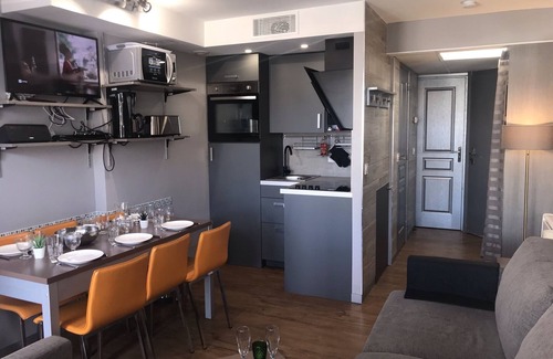 Cannes Old Town Apartment | CANNES Suquet Film festival 50M from Beach 2 BDR apartment with terrace and pool