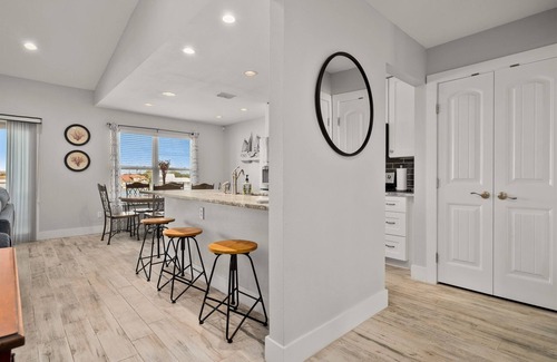 Harbor Oaks House | Canoe Lake Casita ~ Bay House Condominiums ~ Sleeps 6