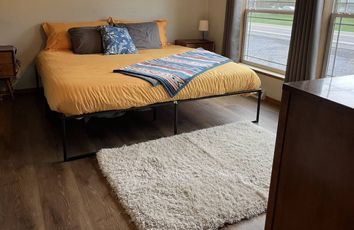 Seneca Falls House | Canoga BNB
