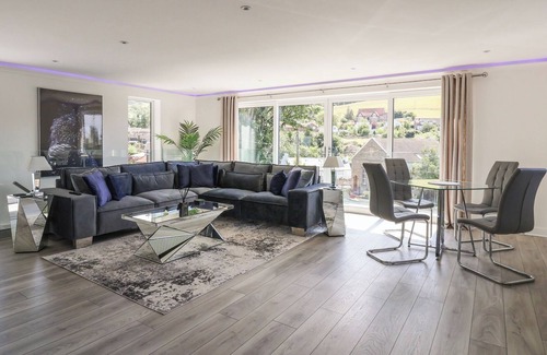 Gronant House | CANOL Y DREF, pet friendly, with hot tub in Prestatyn