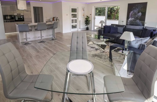 Gronant House | CANOL Y DREF, pet friendly, with hot tub in Prestatyn