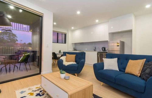 Ovingham Apartment | Canopy @ 44-Minutes · ★Canopy @ 44★Minutes from the CBD✔︎Train✔︎Cafes✔︎
