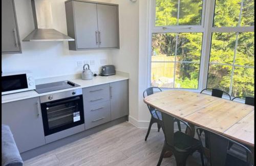 Canterbury Apartment | Canterbury Six Luxury Suites with Lounge Kitchen Hot Tub and Free Parking