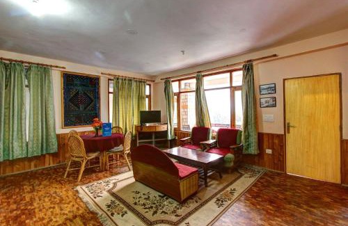 Rajkot Hotel | Cantholi Lodge