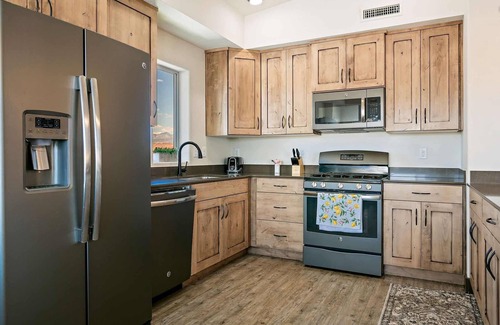 St. George Condo | Canthony's Cottage - PICKLEBALL, Community Pool! Close to trails!