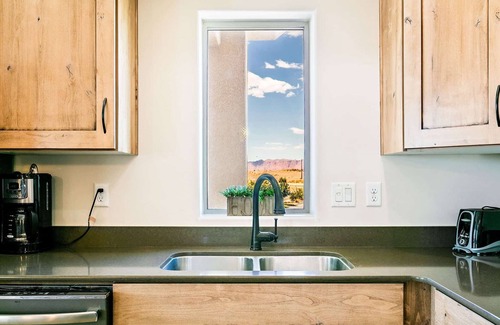 St. George Condo | Canthony's Cottage - PICKLEBALL, Community Pool! Close to trails!