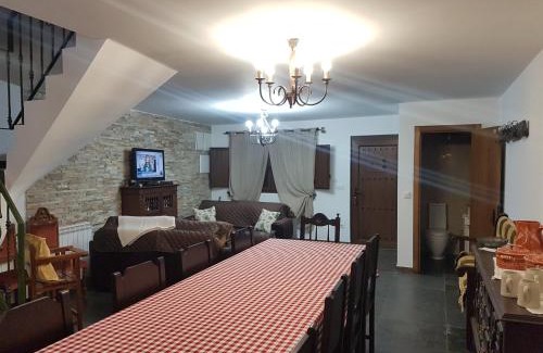 Pitoes das Junias House | Cantinho Ti Carlos