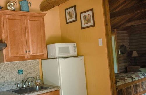 Sedona Cabin | Canyon Wren Honeysuckle 1 Bedroom Cabin by RedAwning