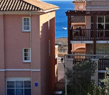 Agay Apartment | Cap Esterel Studio climatisé vue mer partielle