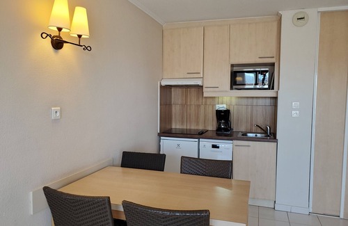Frejus Port Apartment | CAP HERMES T2 air-conditioned, WIFI, 40m2 with balcony view Port 4 People Parking in the basement