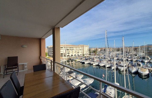 Frejus Port Apartment | CAP HERMES T2 air-conditioned, WIFI, 40m2 with balcony view Port 4 People Parking in the basement