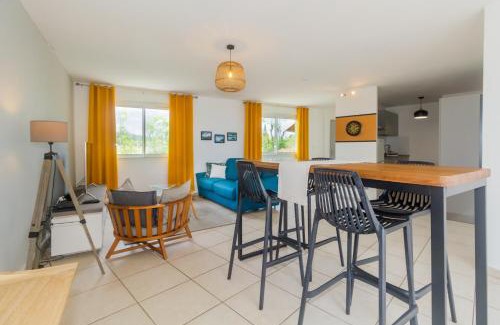 Caphomard Apartment | Cap Homard - spacieux apt - magnifique vue mer -proche plage
