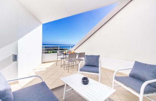 Caphomard Apartment | Cap Homard - spacieux apt - magnifique vue mer -proche plage