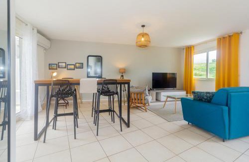 Caphomard Apartment | Cap Homard - spacieux apt - magnifique vue mer -proche plage