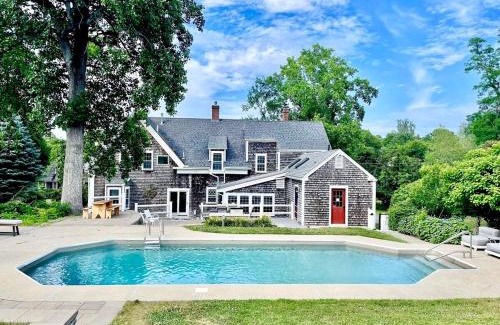 East Sandwich House | Cape Cod Estate - Pool, Tennis, Game Barn, Sleeps 20