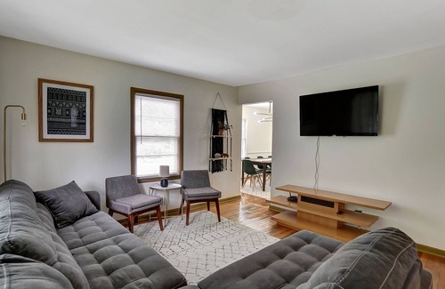 Columbus House | Cape cod in quiet neighborhood