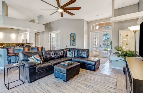 Caloosahatchee House | Cape Coral- Fantastic 5 Bed/3 Bathroom- Sleeps 12 Heated Pool/Spa Dock on Canal
