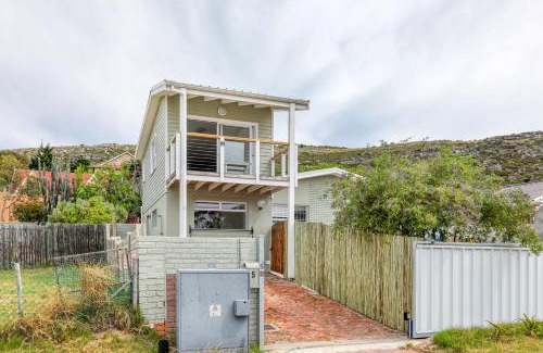 Kommetjie Apartment | Cape Floral Cottage