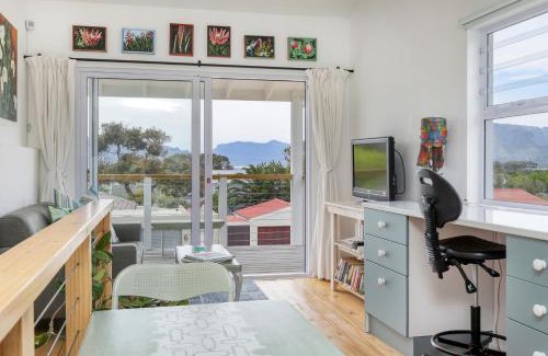 Kommetjie Apartment | Cape Floral Cottage