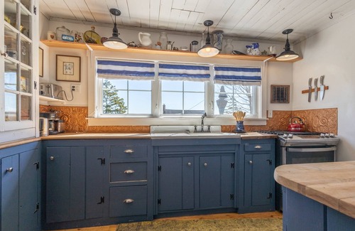 Yarmouth House | Cape Forchu Coastal Retreat