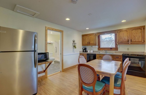 Buxton Hotel | Cape Pines Motel