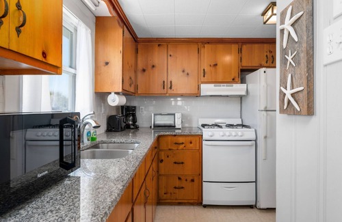 East Sandwich Cottage | Cape Shore Oceanfront—Beach & Creek Views