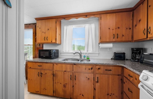 East Sandwich Cottage | Cape Shore Oceanfront—Beach & Creek Views