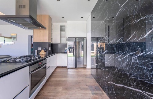 Cape Town City Centre Villa | Cape Town Luxury Villa Pool + City Skyline Views