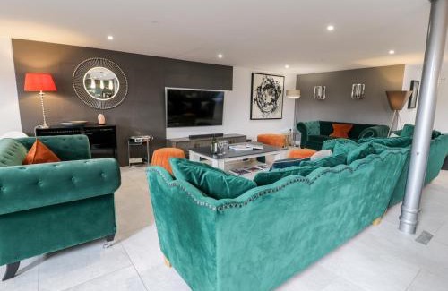 Llanrug House | Capel Mawr, Basement 19