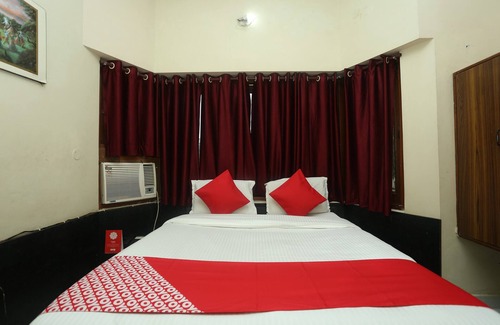 Mathura Hotel | Capital O 15091 Gaurav Boarding House