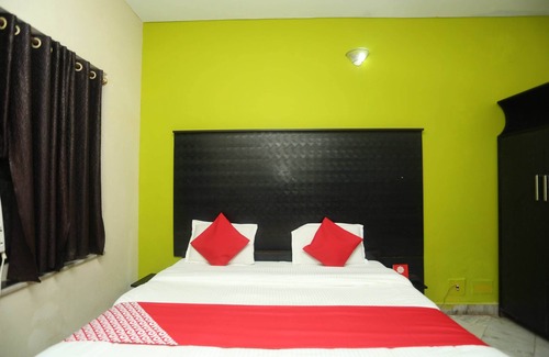 Mathura Hotel | Capital O 15091 Gaurav Boarding House